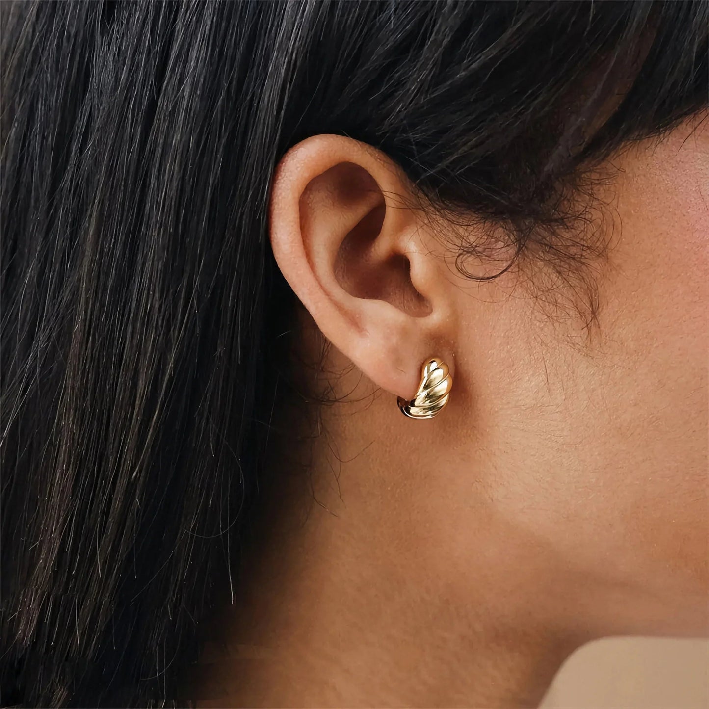 [ElanLuxe]Croissant Huggie Earrings
