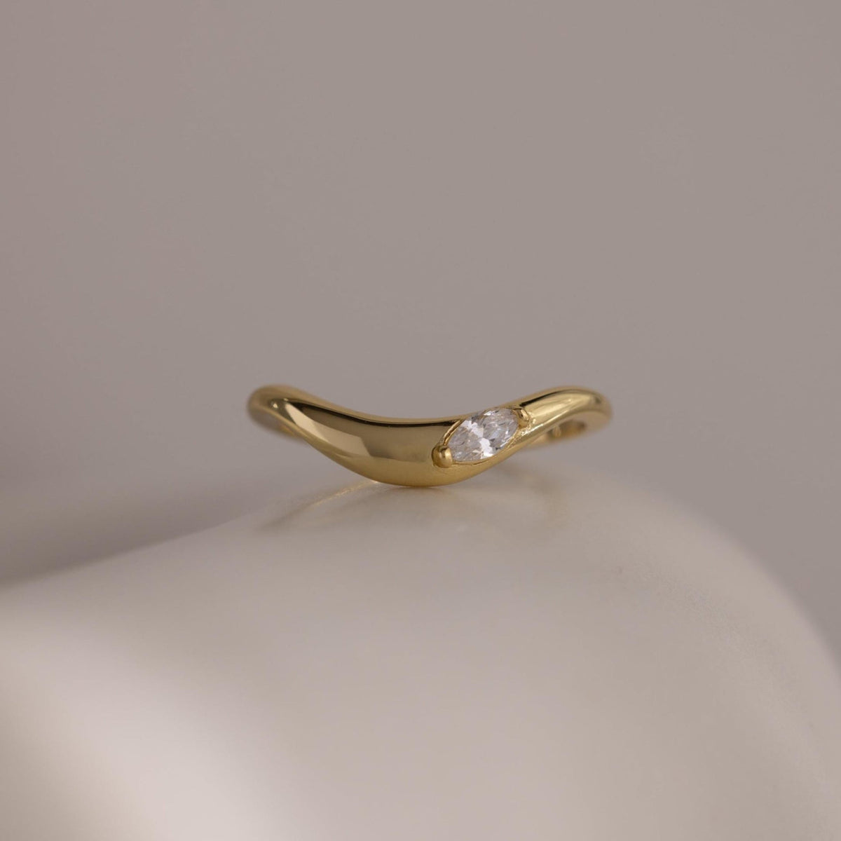 Zen Diamond Curve Ring
