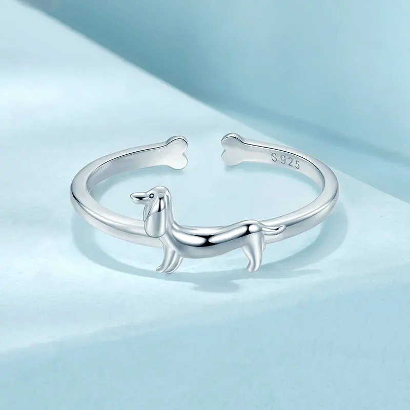 Jolie bague ouverte en forme de chien de compagnie
