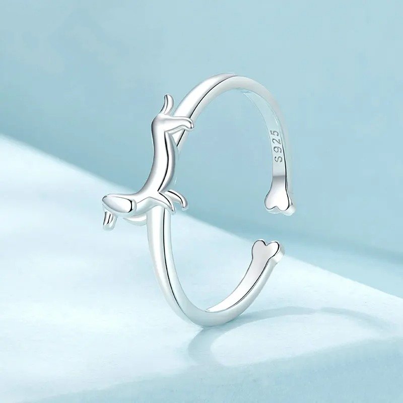 Jolie bague ouverte en forme de chien de compagnie