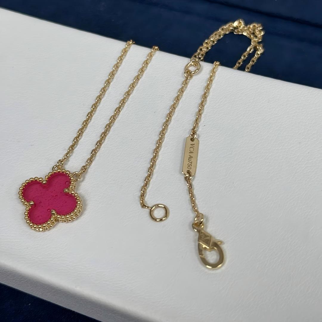 [ElanLuxe Jewelry] NEW CLOVER 15MM PINK ENAMEL NECKLACE