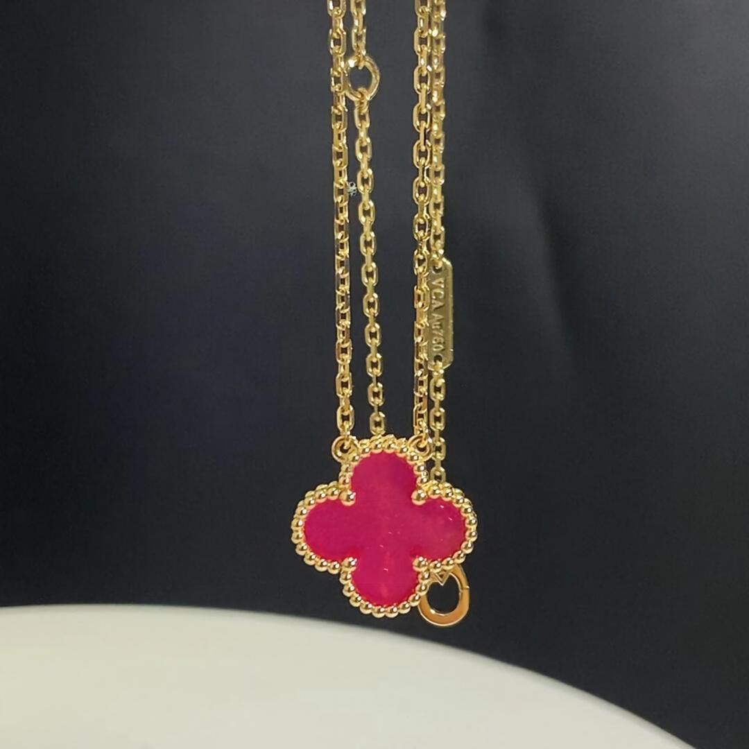 [ElanLuxe Jewelry] NEW CLOVER 15MM PINK ENAMEL NECKLACE