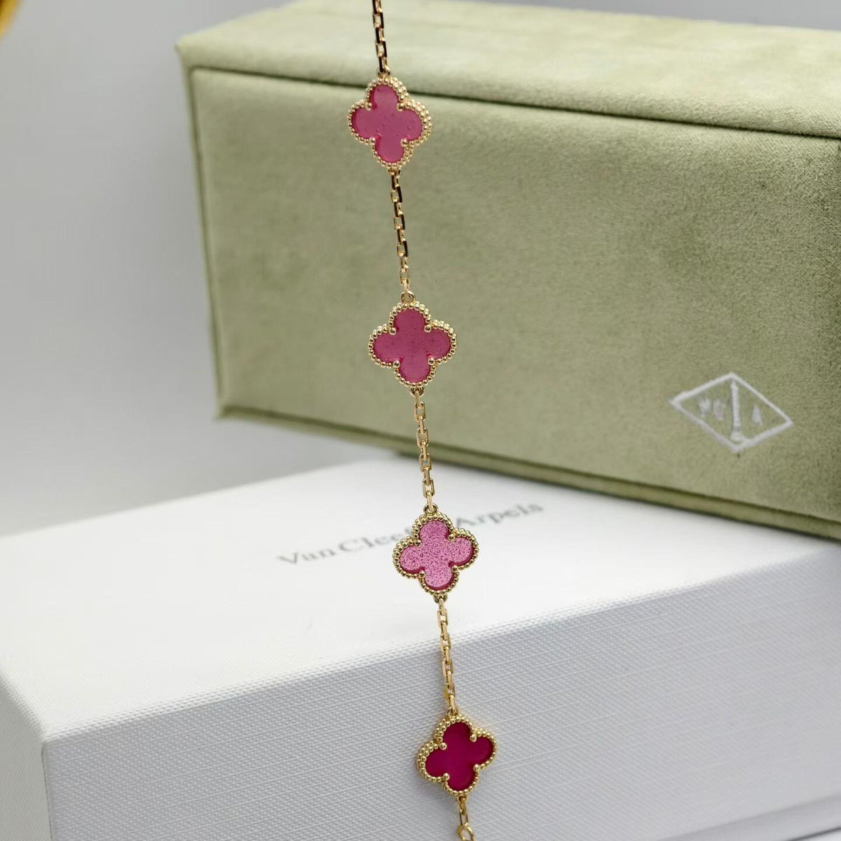 [ElanLuxe Jewelry]NEW CLOVER 5 MOTIFS PINK ENAMEL BRACELET