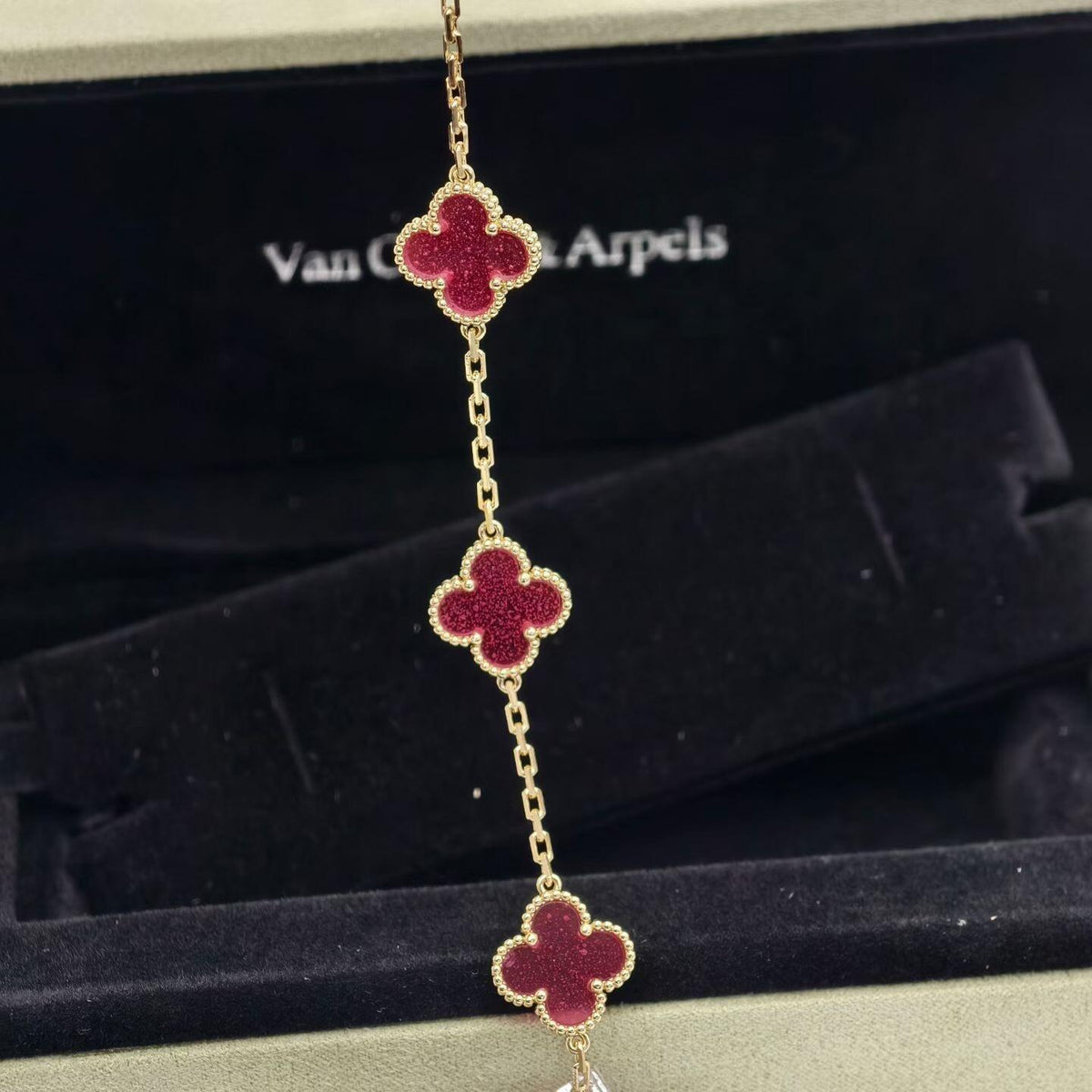 [ElanLuxe Jewelry]NEW CLOVER 5 MOTIFS PINK ENAMEL BRACELET