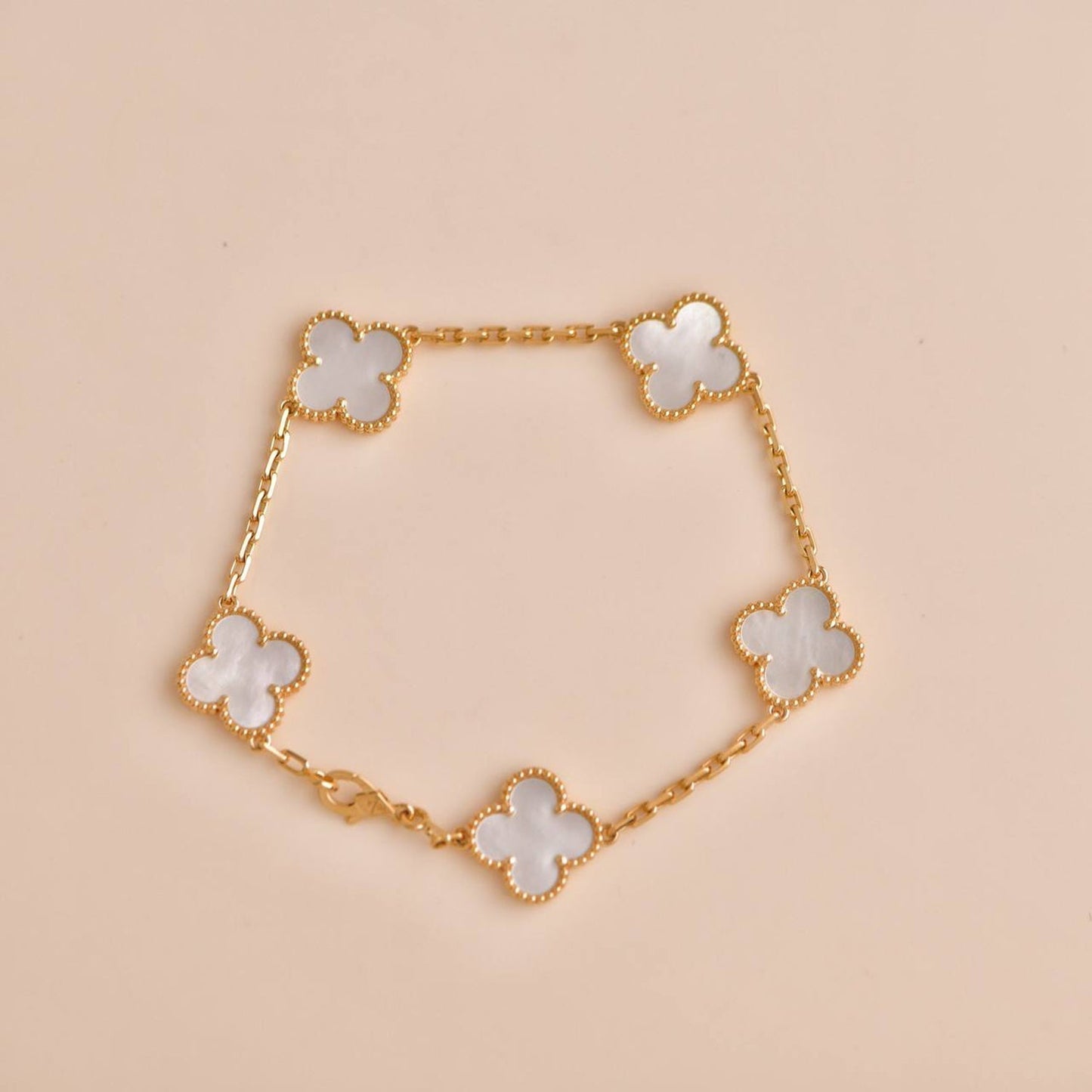 [ElanLuxe Jewelry]CLOVER  5 MOTIF WHITE MOP BRACELET