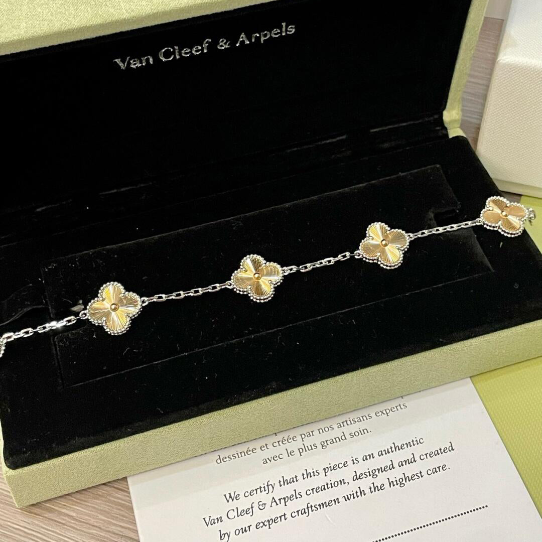 [ElanLuxe Jewelry]CLOVER  5 MOTIFS  CHRISTMAS LIMITED EDITION BRACELET