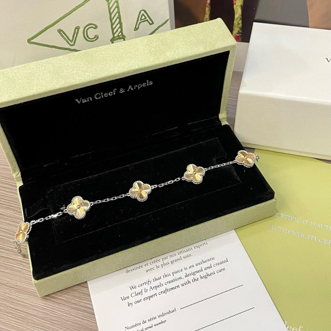 [ElanLuxe Jewelry]CLOVER  5 MOTIFS  CHRISTMAS LIMITED EDITION BRACELET