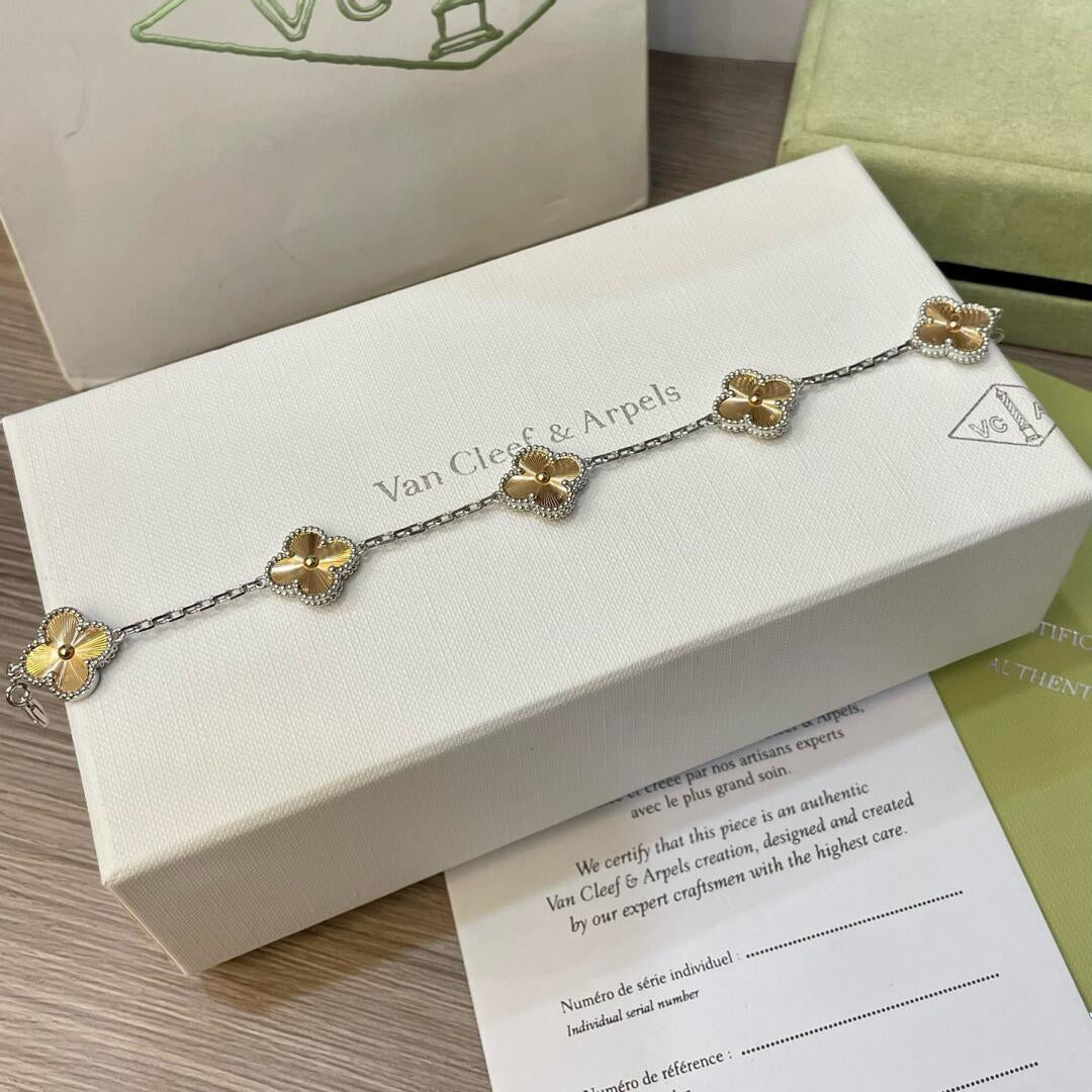 [ElanLuxe Jewelry]CLOVER  5 MOTIFS  CHRISTMAS LIMITED EDITION BRACELET
