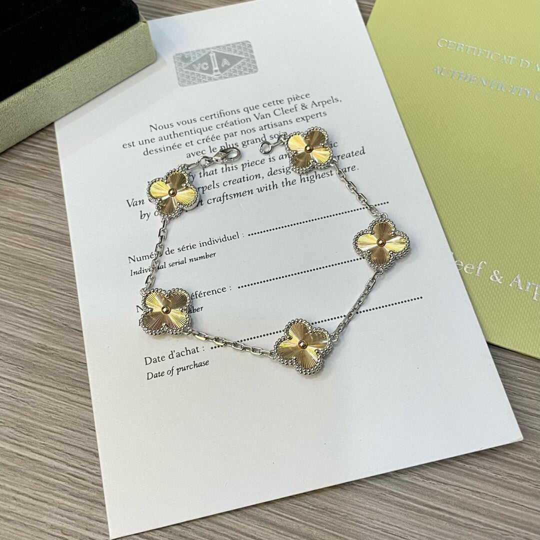 [ElanLuxe Jewelry]CLOVER  5 MOTIFS  CHRISTMAS LIMITED EDITION BRACELET