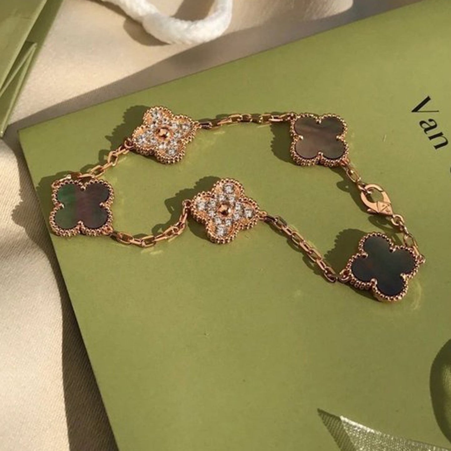 [ElanLuxe Jewelry]CLOVER 5 MOTIF GRAY MOP DIAMOND BRACELET