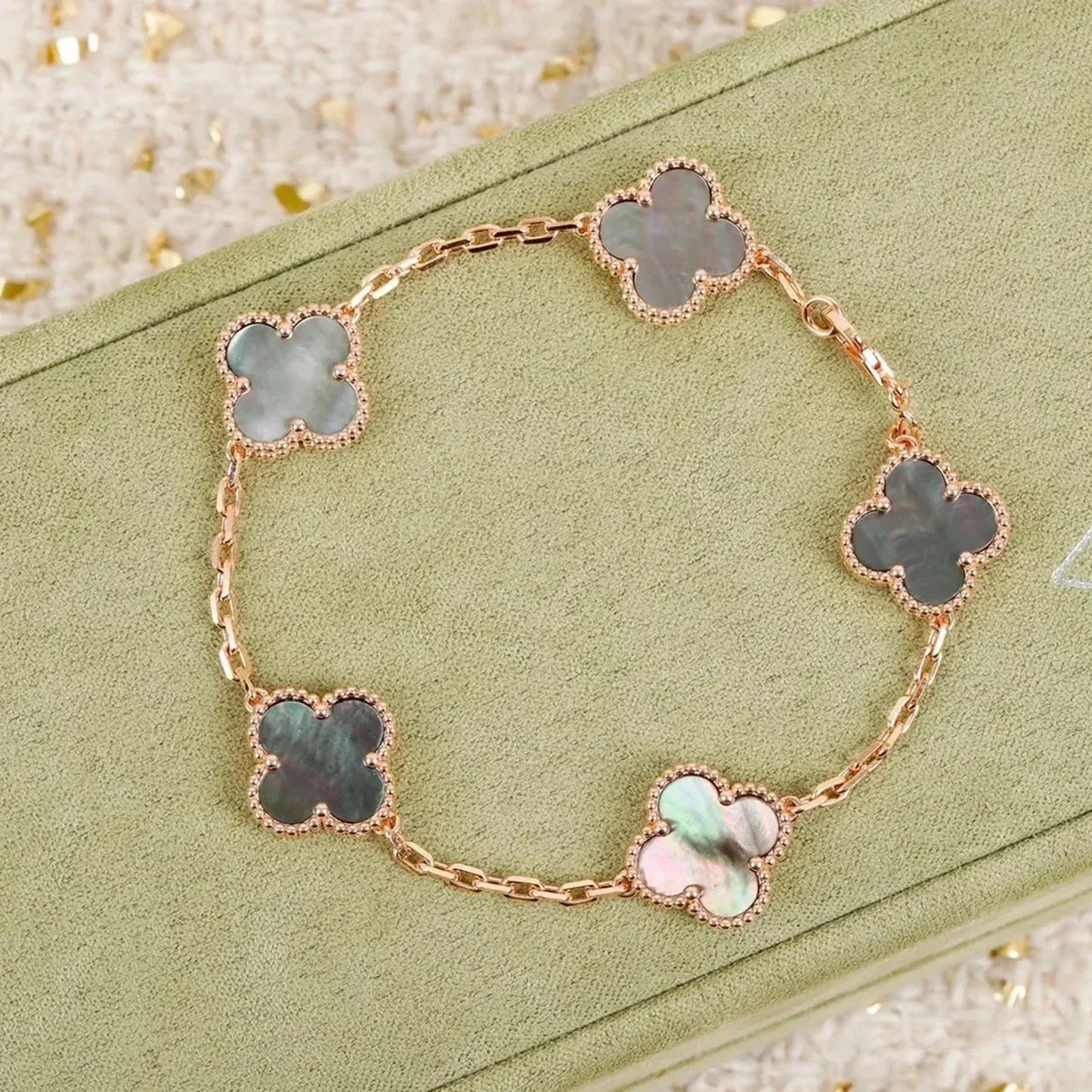 [ElanLuxe Jewelry]CLOVER 5 MOTIF GRAY MOP  BRACELET